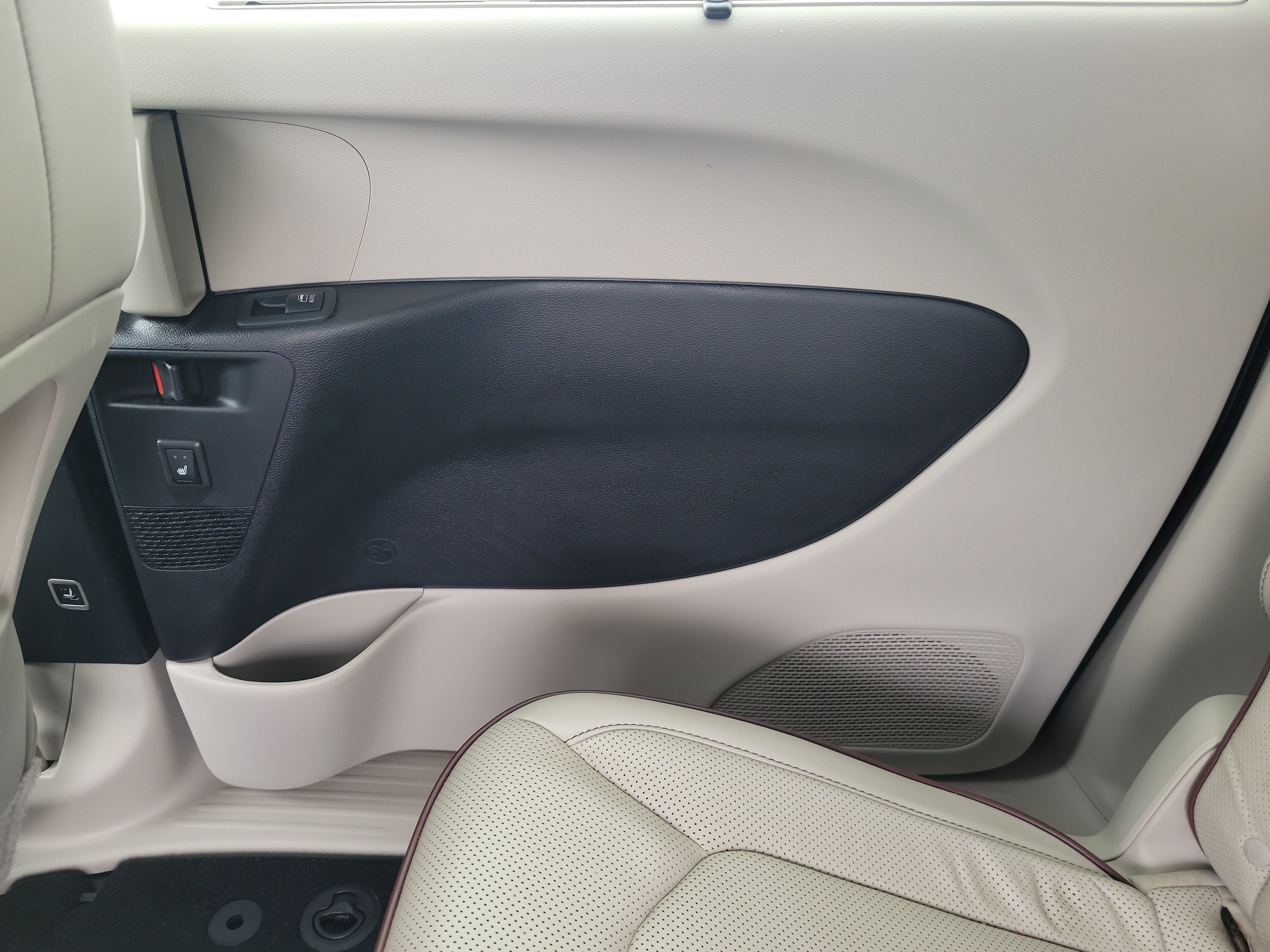 Used 2019 Chrysler Pacifica Limited FWD image 14