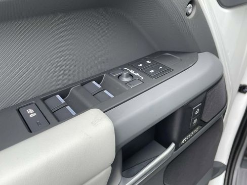 New 2026 Land Rover Defender 110 X-Dynamic SE AWD/4WD image 31
