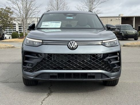 New 2026 Volkswagen Tiguan SE R-Line FWD image 8