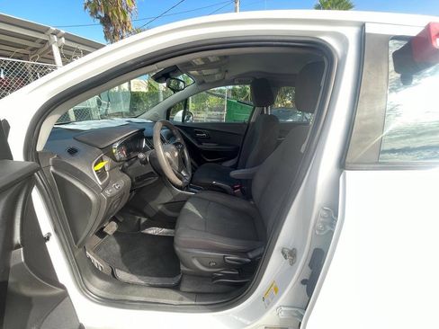 Used 2019 Chevrolet Trax LS FWD image 9
