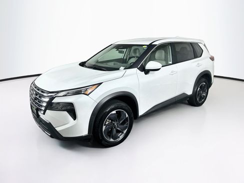 Used 2025 Nissan Rogue SV AWD/4WD image 3