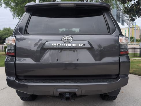 Used 2016 Toyota 4Runner SR5 AWD/4WD image 9