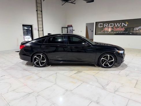 Used 2018 Honda Accord Sport image 6