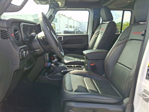 Used 2025 Jeep Wrangler Unlimited Rubicon w/ Convenience Group AWD/4WD image 11