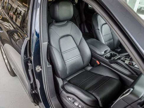 Used 2019 Porsche Cayenne image 44