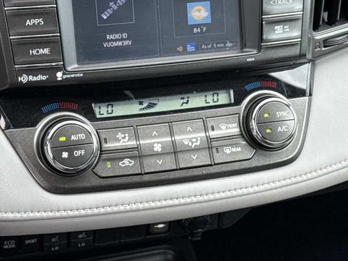 Used 2015 Toyota RAV4 Limited AWD/4WD image 22