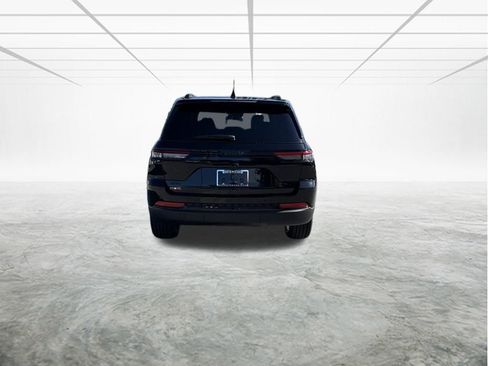 New 2025 Jeep Grand Cherokee Altitude image 4