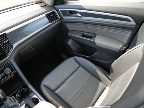 Certified 2023 Volkswagen Atlas SEL R-Line image 11