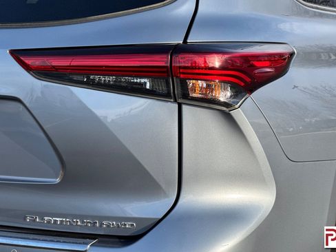 Used 2022 Toyota Highlander Platinum image 37