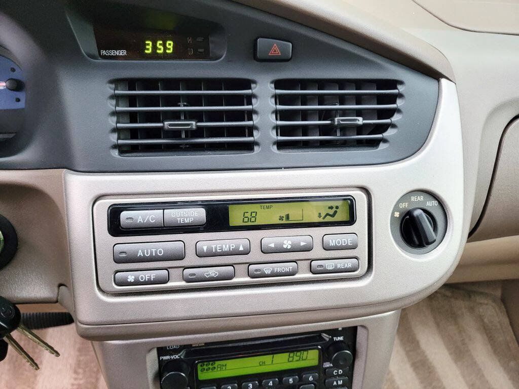 Used 2002 Toyota Sienna XLE w/ XLE Luxury Pkg FWD image 40