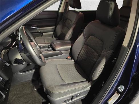 Used 2025 Nissan Pathfinder SV AWD/4WD image 16