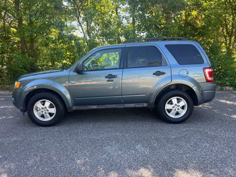 Used 2010 Ford Escape XLT AWD/4WD image 2