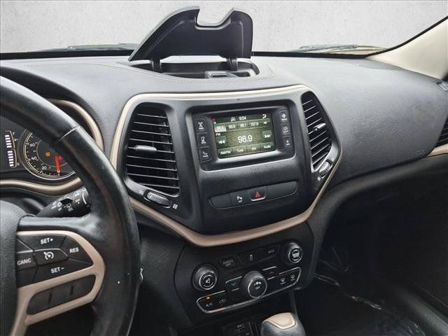 Used 2017 Jeep Cherokee Sport w/ Cold Weather Group AWD/4WD image 14
