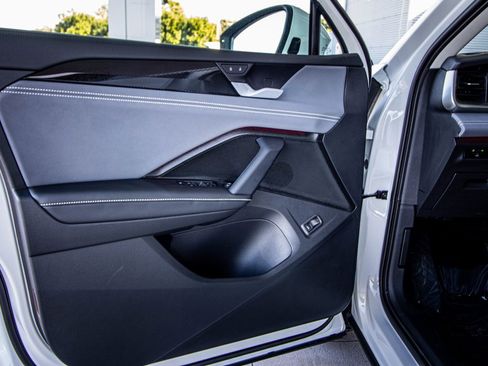 New 2026 Volkswagen Tiguan SE image 26