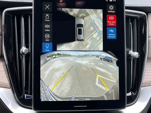 New 2026 Volvo XC90 T8 Ultra w/ Protection Package Premier AWD/4WD image 16