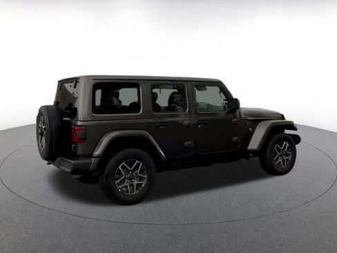 Used 2025 Jeep Wrangler Sahara image 12