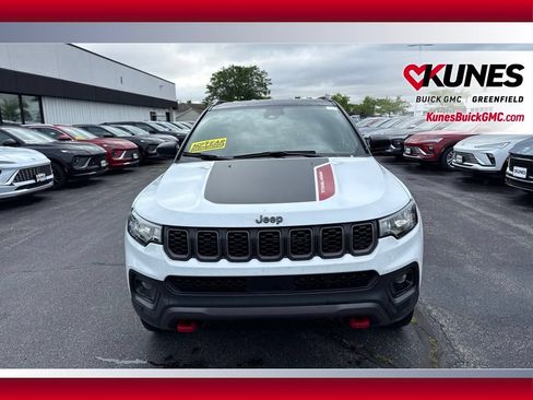 Used 2025 Jeep Compass Trailhawk AWD/4WD image 15