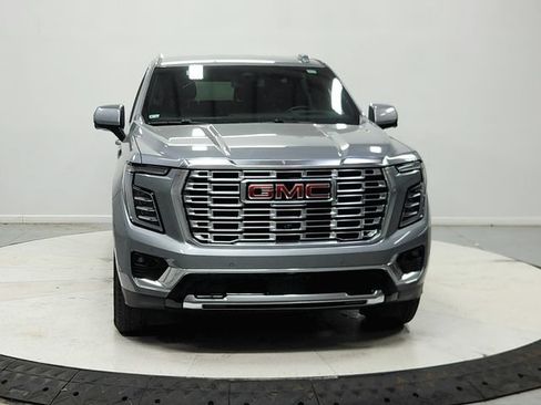 Used 2025 GMC Yukon Denali RWD image 3