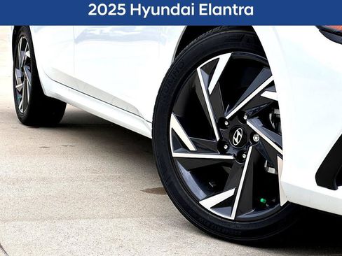 Used 2025 Hyundai Elantra Sport FWD image 2