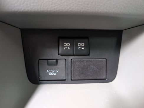 Used 2019 Toyota Highlander Limited Platinum FWD image 38