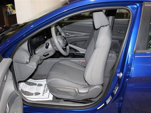 Used 2021 Hyundai Elantra SE FWD image 25