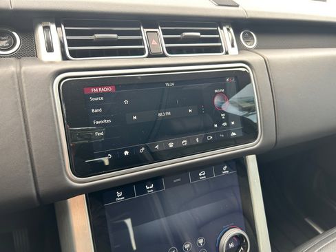 Used 2019 Land Rover Range Rover HSE image 17