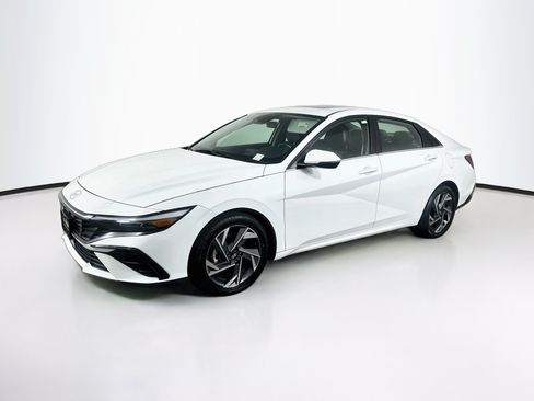 Used 2025 Hyundai Elantra Limited FWD image 3