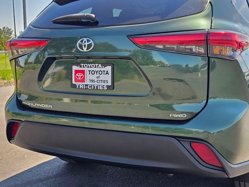 Used 2023 Toyota Highlander L AWD/4WD image 13