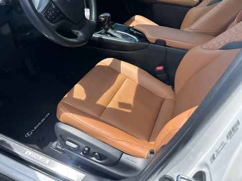 Used 2021 Lexus UX 200 w/ Premium Package FWD image 9