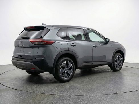 Used 2025 Nissan Rogue SV image 9