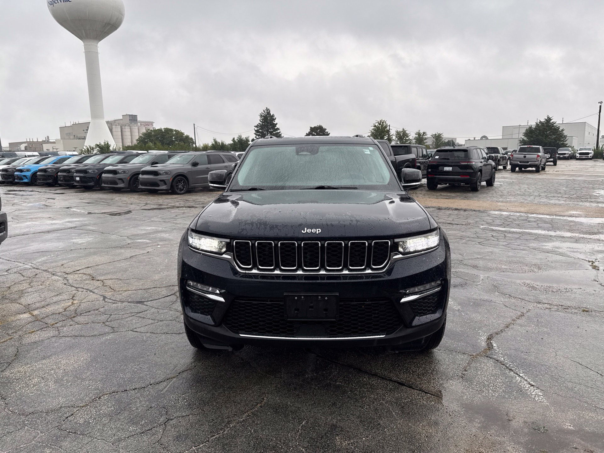Used 2023 Jeep Grand Cherokee Limited AWD/4WD image 2