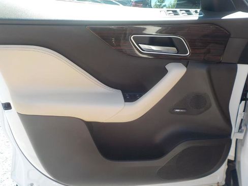 Used 2018 Jaguar F-PACE Prestige image 10