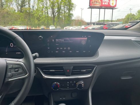 Used 2025 Buick Encore GX Preferred FWD image 17