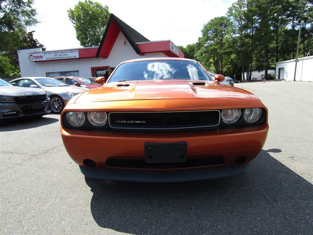 Used 2011 Dodge Challenger RWD image 2