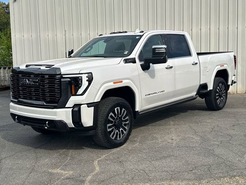 Used 2024 GMC Sierra 2500 Denali Ultimate w/ Max Trailering Package AWD/4WD image 2