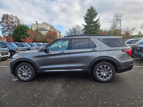 New 2025 Ford Explorer Active w/ Active Comfort Package image 8