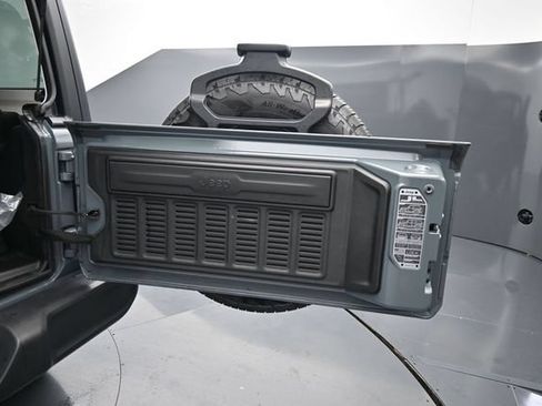 Used 2025 Jeep Wrangler Sport AWD/4WD image 17