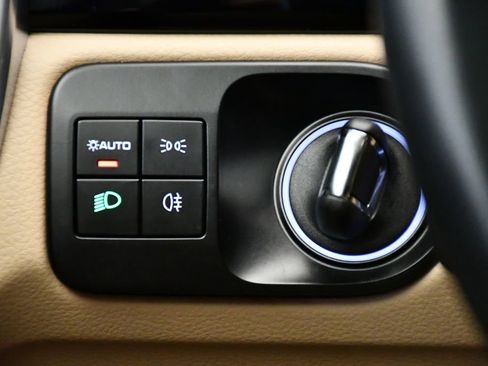 Used 2022 Porsche Cayenne Platinum Edition image 24