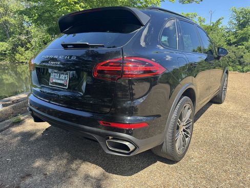 Used 2016 Porsche Cayenne AWD/4WD image 4