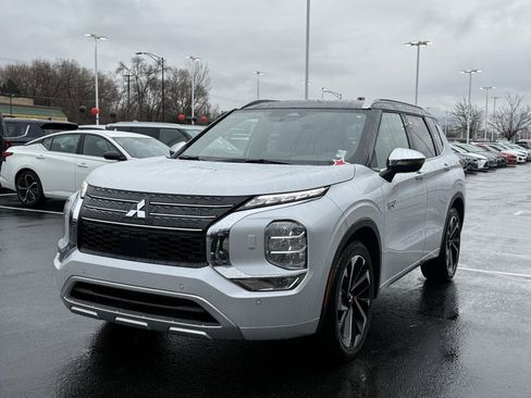 Used 2025 Mitsubishi Outlander SEL image 3