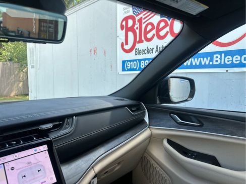 New 2025 Jeep Grand Cherokee Limited w/ Luxury Tech Group II image 45