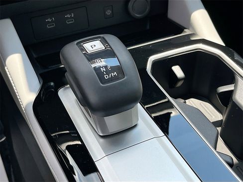 New 2025 Mitsubishi Outlander SE image 17