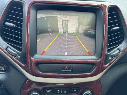 Used 2015 Jeep Cherokee Limited AWD/4WD image 30