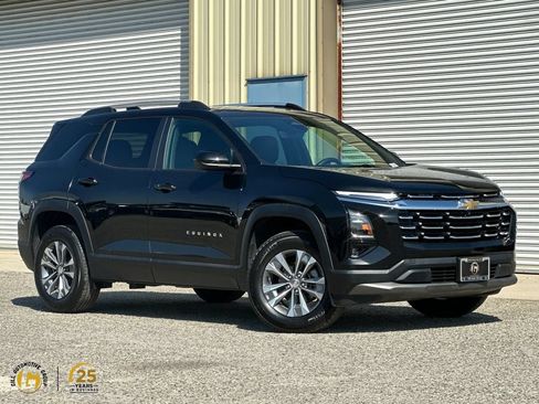Used 2025 Chevrolet Equinox LT w/ Convenience Package II FWD image 1