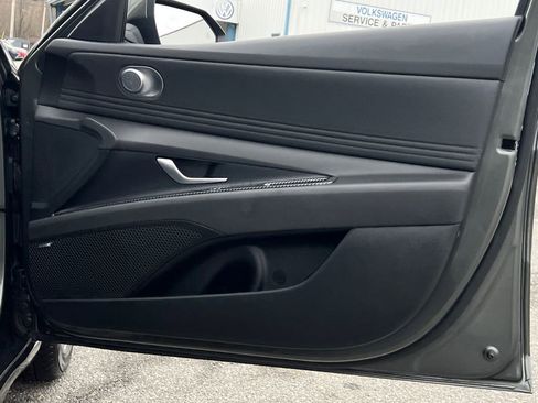 Used 2024 Hyundai Elantra Limited image 12