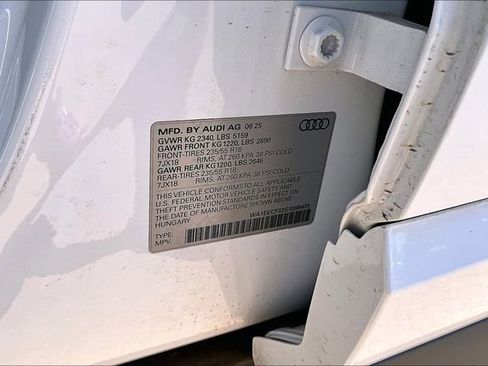 Certified 2025 Audi Q3 2.0T Premium Plus w/ Premium Plus Package AWD/4WD image 35