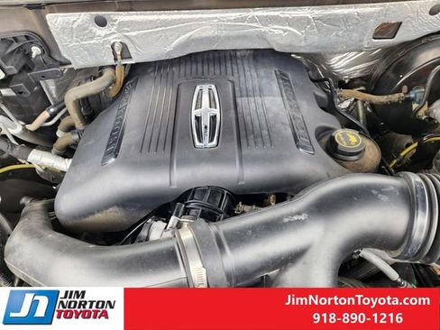 Used 2017 Lincoln Navigator Select image 32