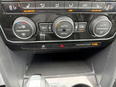 Used 2023 Volkswagen Atlas SE w/ Panoramic Sunroof Package image 17