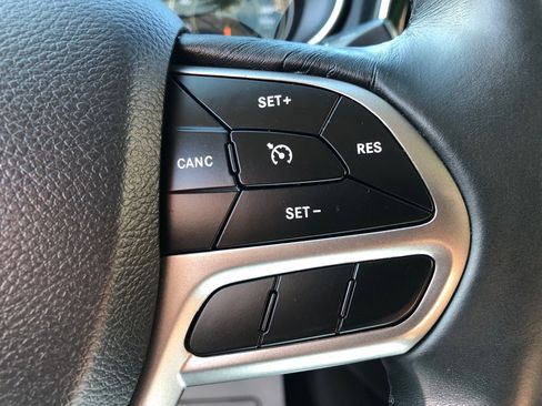 Used 2019 Jeep Cherokee Limited w/ Trailer Tow Group AWD/4WD image 34