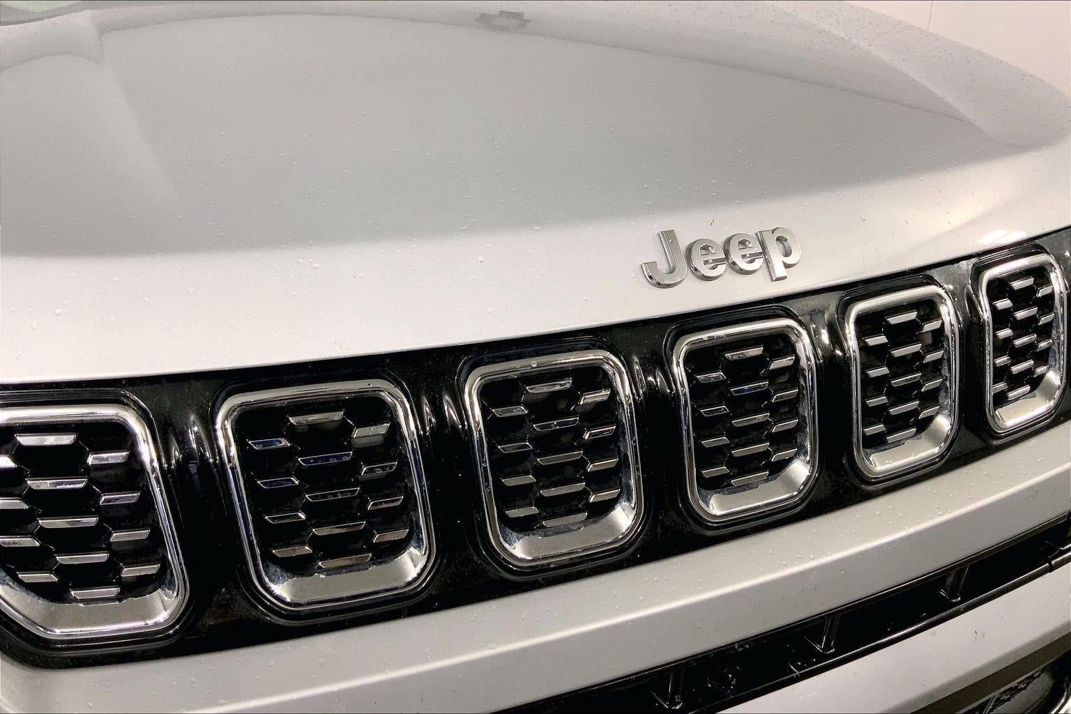 Used 2025 Jeep Compass Limited AWD/4WD image 28